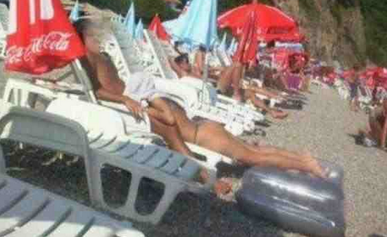 Φωτογραφία ντροπής στην Λευκάδα με ζευγάρι να κάνει σέξ στην παραλία!!! (pic)