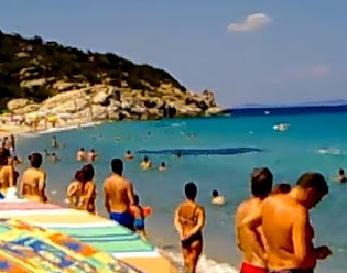Βίντεο σόκ: Δείτε τι εμφανίστηκε σε παραλία της Χαλκιδικής (video)
