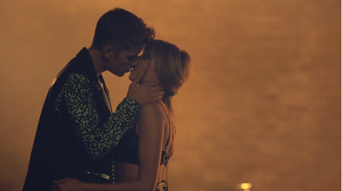 Δείτε τον Justin Bieber ημίγυμνο στο καινούριο του βίντεο κλίπ ‘All That Matters’ (φωτο & βίντεο)