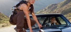 ΔΕΙΤΕ την σταρ του “Fast & Furious” να κάνει γιόγκα γυμνή!!!!