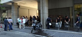ΤΩΡΑ: Ένταση σε αρτοποιείο στην Θεσσαλονίκη μετά από απόλυση υπαλλήλου- Τέσσερις προσαγωγές